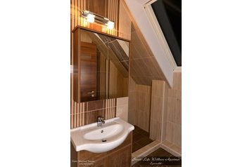 Madjarska Privát Egerszalók, Eksterijer